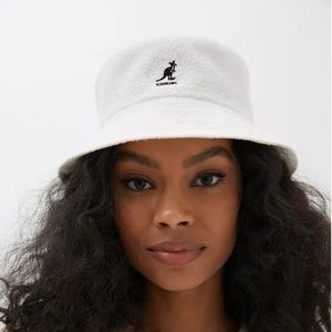 Classic kangol bucket hat in white